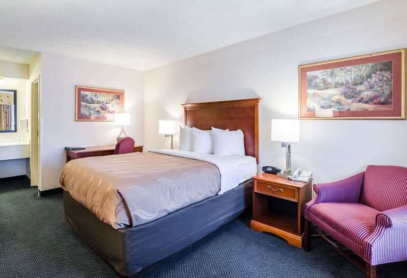 호텔 Quality Inn Lynchburg Near University