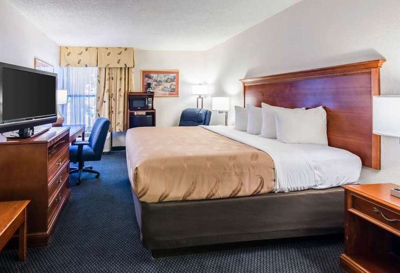 호텔 Quality Inn Lynchburg Near University