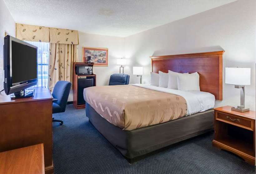 호텔 Quality Inn Lynchburg Near University