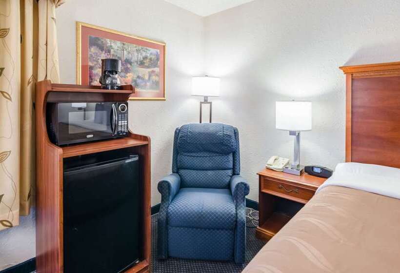 호텔 Quality Inn Lynchburg Near University