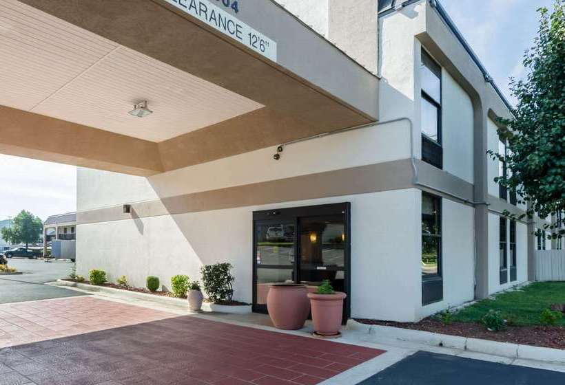 호텔 Quality Inn Lynchburg Near University