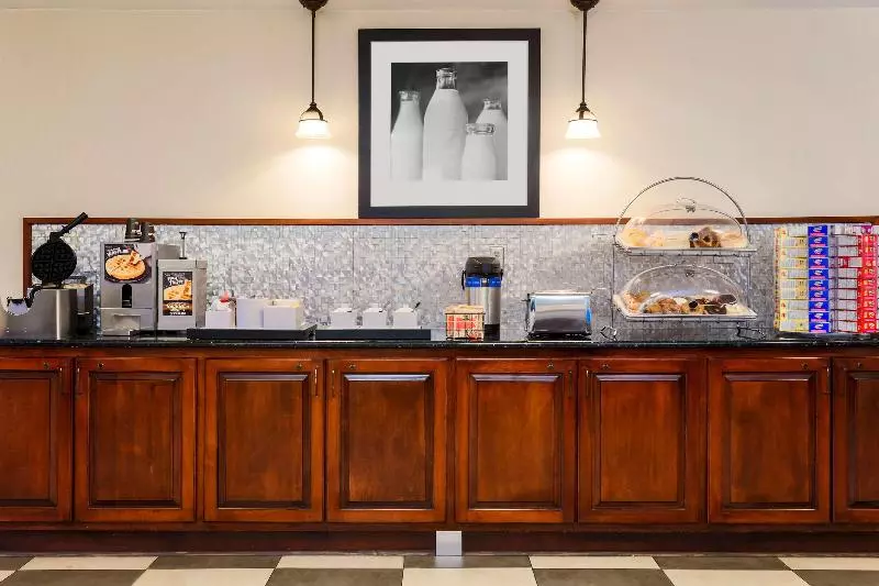 호텔 Red Lion Inn & Suites Hattiesburg