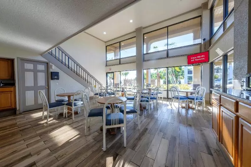 בית מלון כפרי Red Roof Inn Ft Myers
