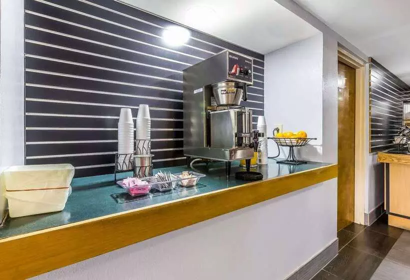 בית מלון כפרי Rodeway Inn