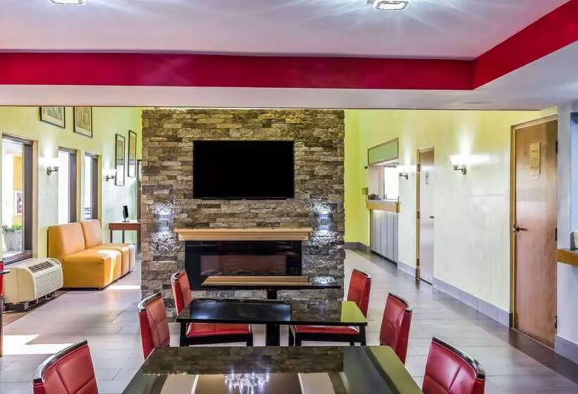 בית מלון כפרי Rodeway Inn