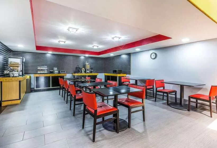 בית מלון כפרי Rodeway Inn