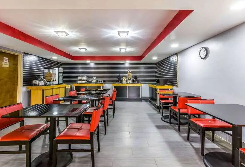 בית מלון כפרי Rodeway Inn