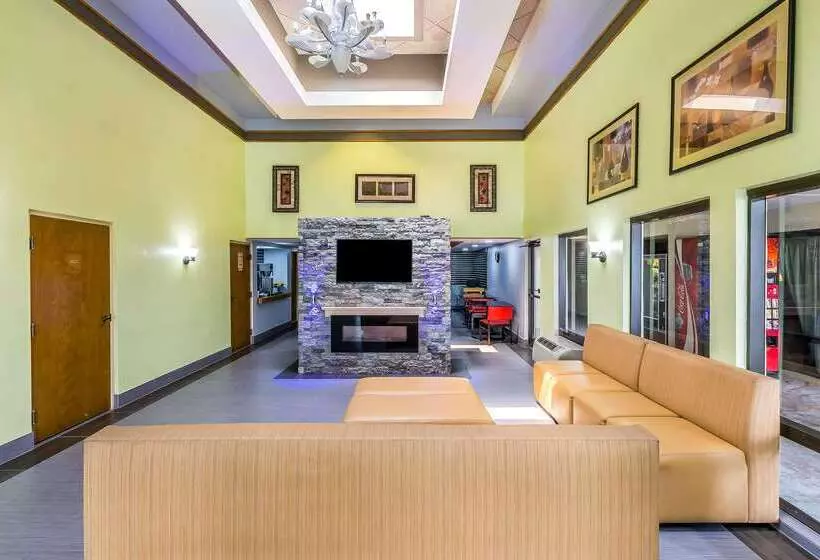 בית מלון כפרי Rodeway Inn