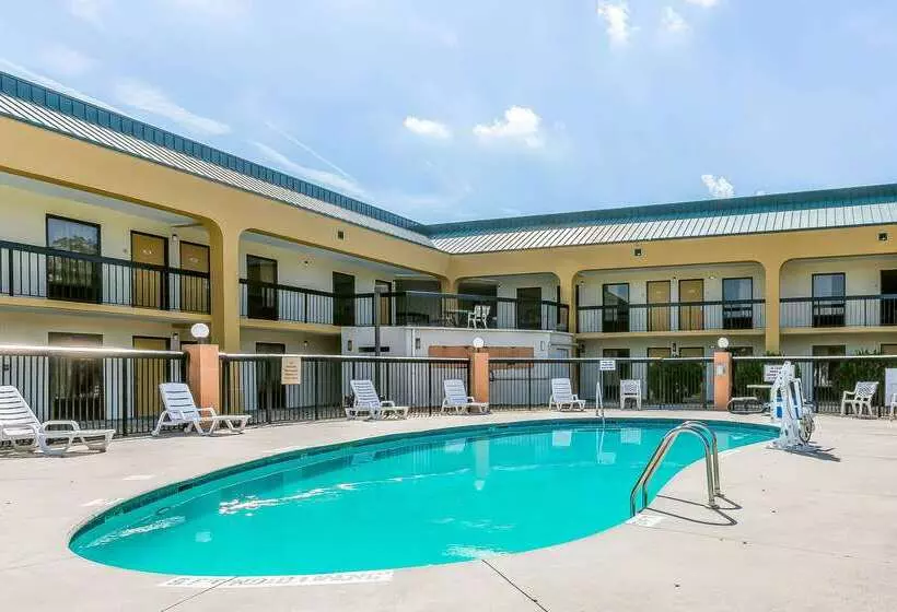 בית מלון כפרי Rodeway Inn