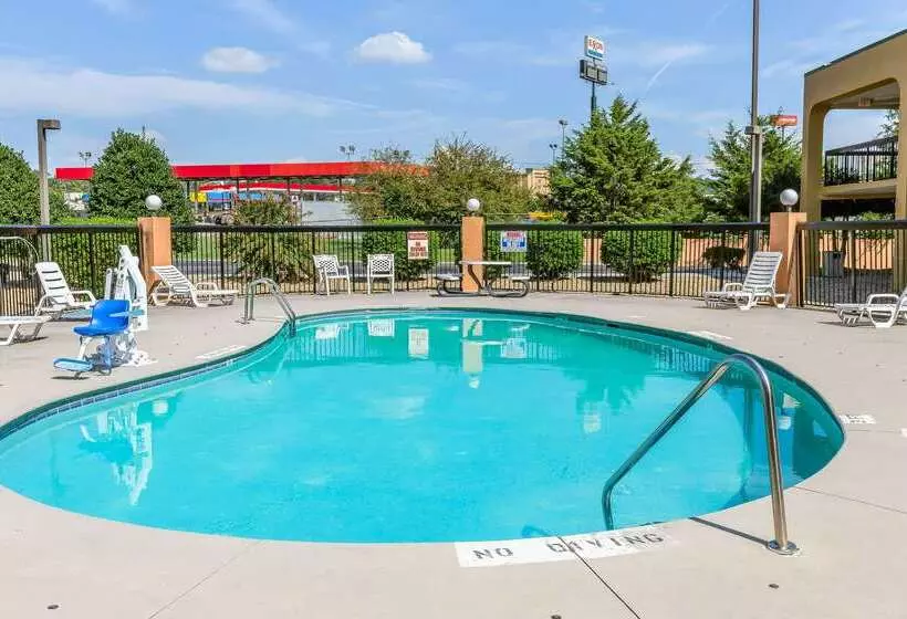 בית מלון כפרי Rodeway Inn