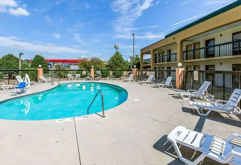 בית מלון כפרי Rodeway Inn