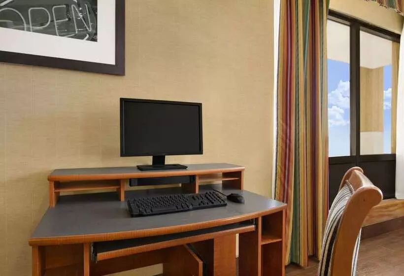 酒店 Super 8 By Wyndham Oxford