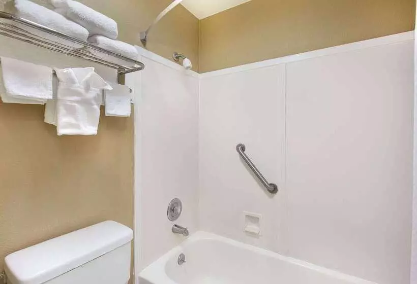 مُتل Super 8 By Wyndham Nashville West