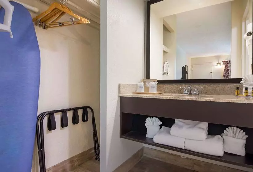 Surestay Hotel By Best Western St. Pete Clearwater Airport