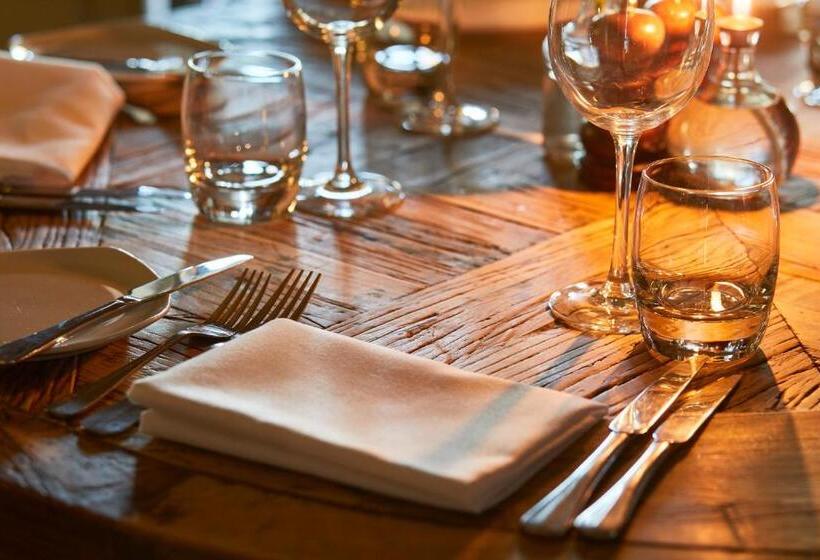 Отель The Duncombe Arms