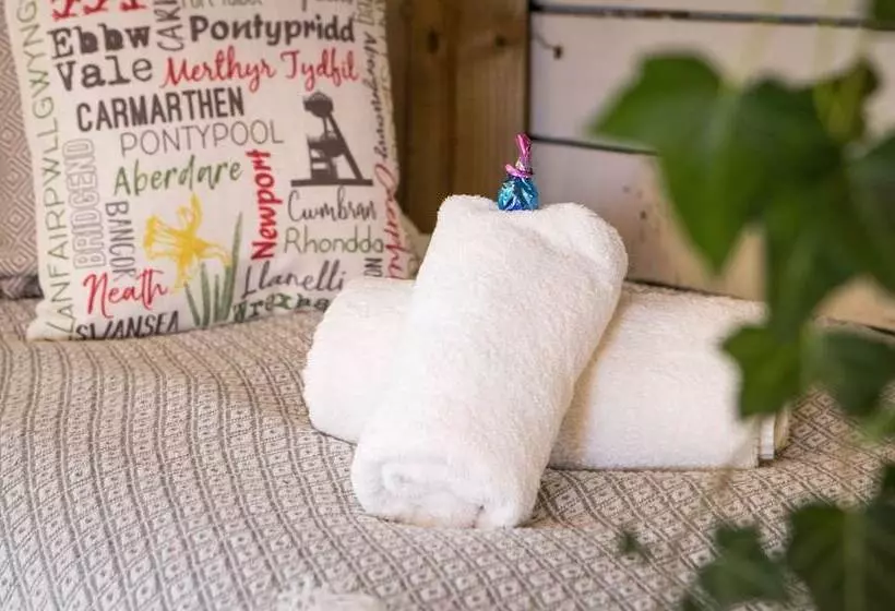 James  Place @ Pontmorlais