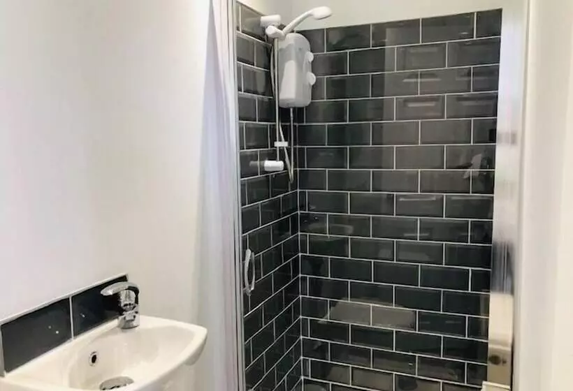 Majatalo Townhouse @ 51 Balfour St Stoke