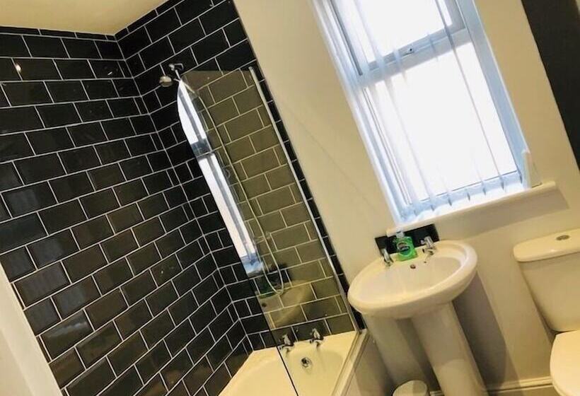 بنسيون Townhouse @ 51 Balfour St Stoke