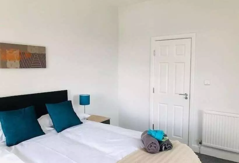 Majatalo Townhouse @ 51 Balfour St Stoke