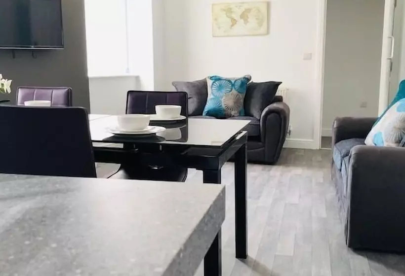 Majatalo Townhouse @ 51 Balfour St Stoke