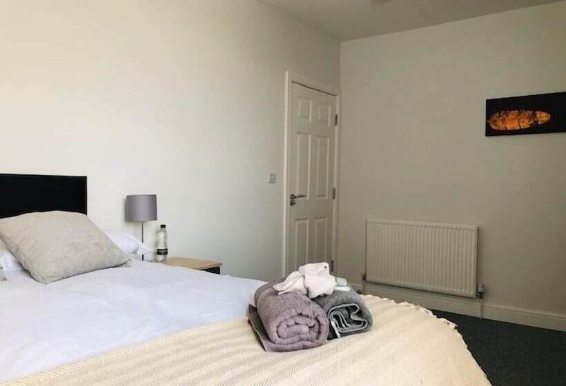 بنسيون Townhouse @ 51 Balfour St Stoke