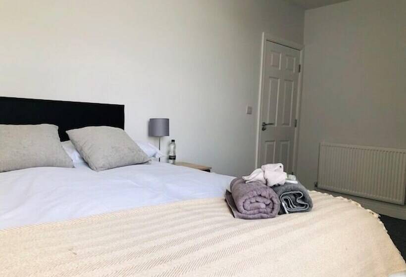 بنسيون Townhouse @ 51 Balfour St Stoke