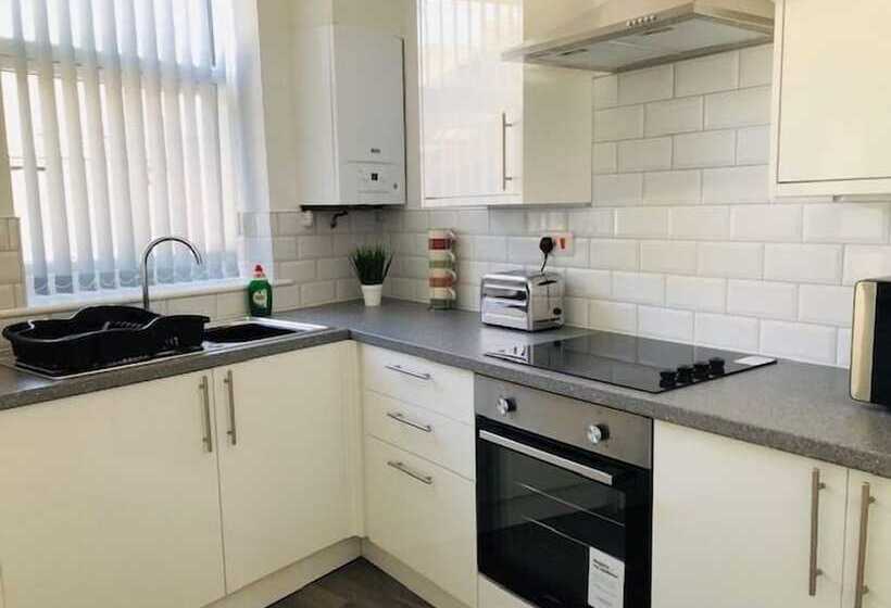 بنسيون Townhouse @ 51 Balfour St Stoke