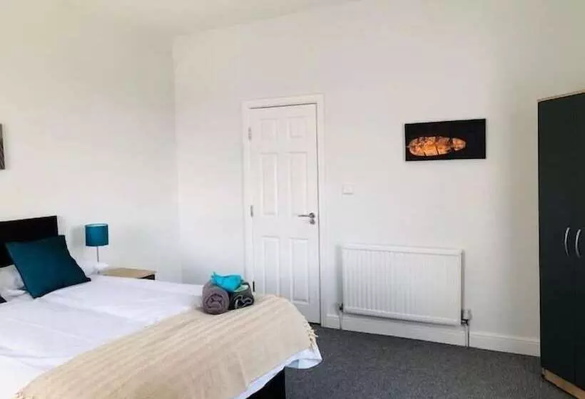 Majatalo Townhouse @ 51 Balfour St Stoke