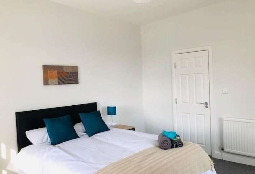 بنسيون Townhouse @ 51 Balfour St Stoke