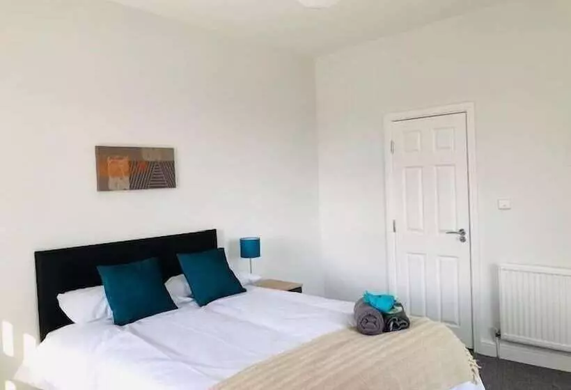 Majatalo Townhouse @ 51 Balfour St Stoke