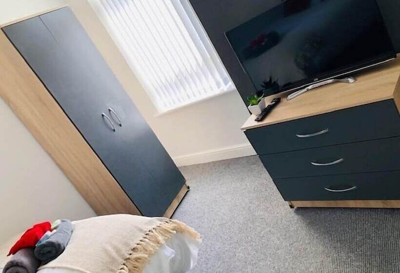 بنسيون Townhouse @ 51 Balfour St Stoke