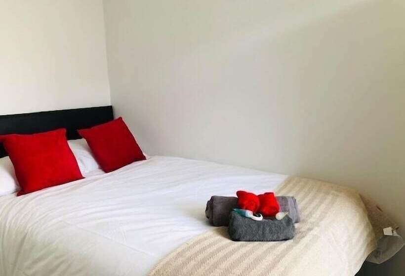 بنسيون Townhouse @ 51 Balfour St Stoke