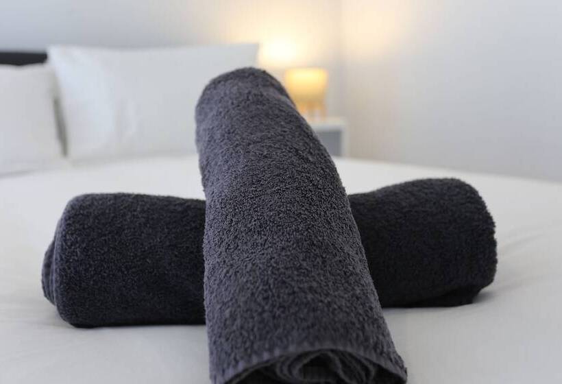 Readyset Apartments At Stadium