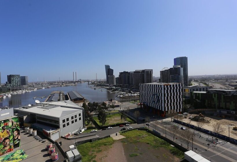 Readyset Apartments At Stadium