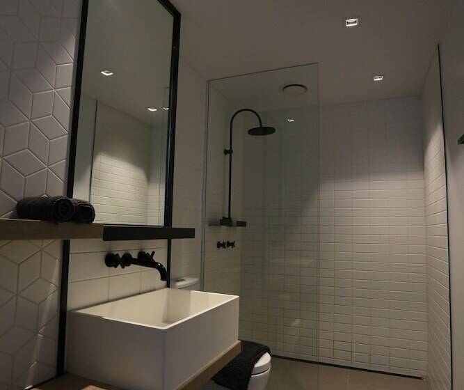 Readyset Apartments At Stadium