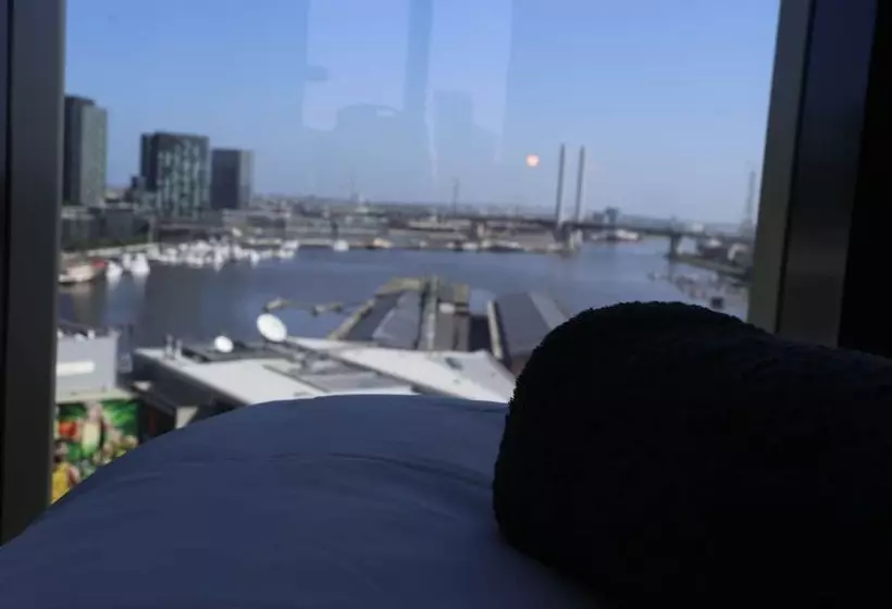 Readyset Apartments At Stadium