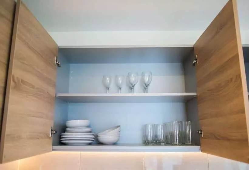 Thames View 2 Bed Apartment With Balcony