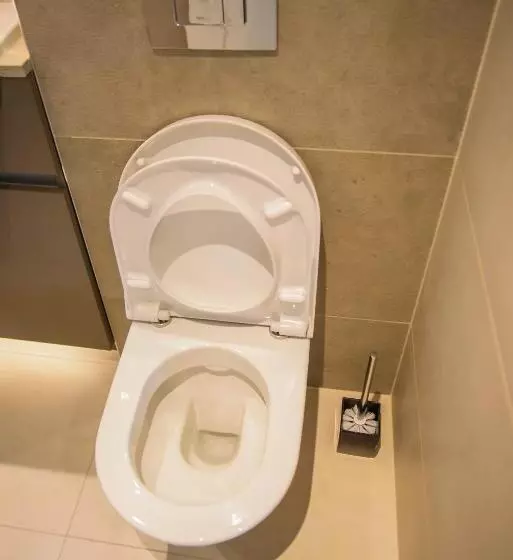 Thames View 2 Bed Apartment With Balcony
