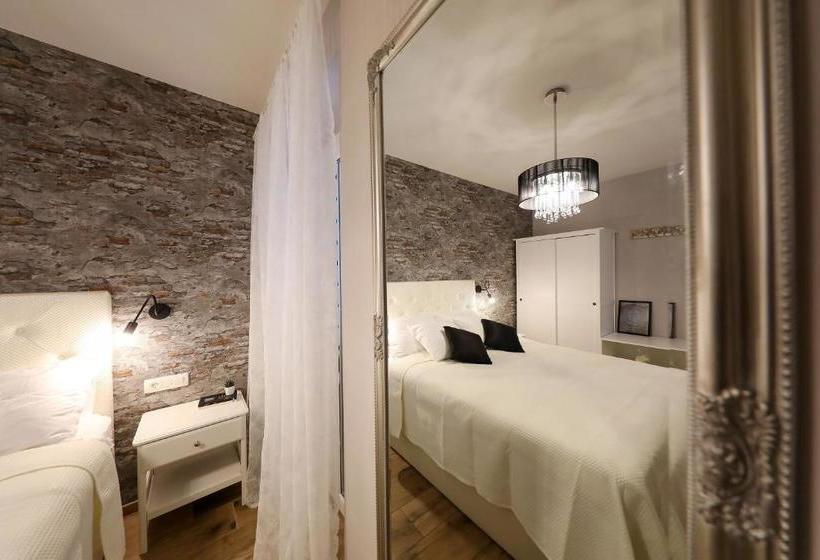 Aldo Apartments Center