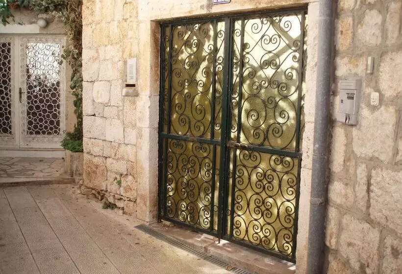 Apartment House Vitaic