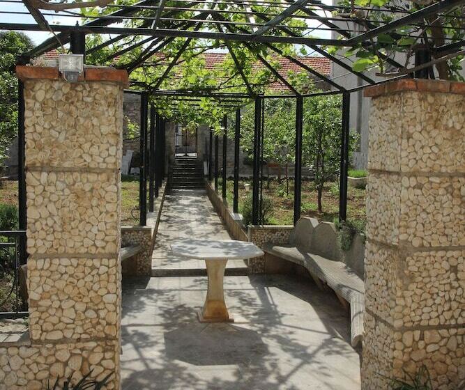 Apartment House Vitaic