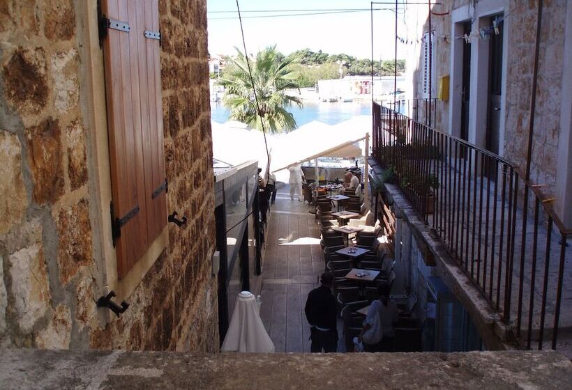 Apartment House Vitaic