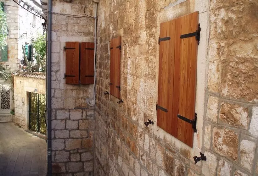 Apartment House Vitaic