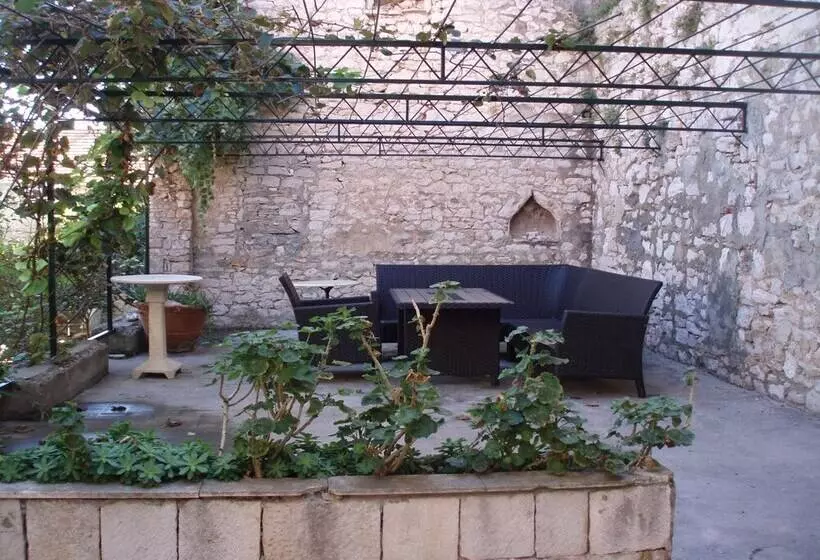 Apartment House Vitaic