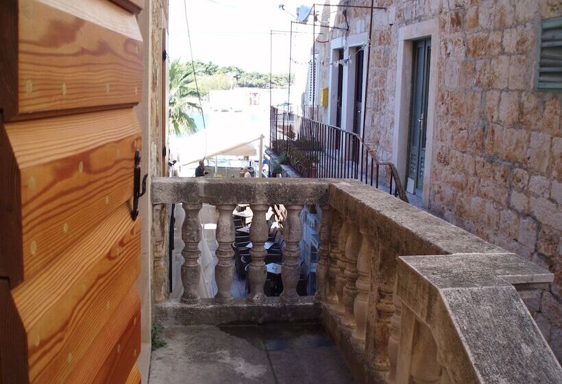 Apartment House Vitaic