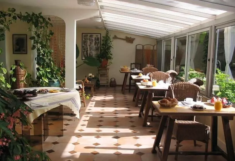 Aamiaismajoitus (B&B) Les 2 Lions