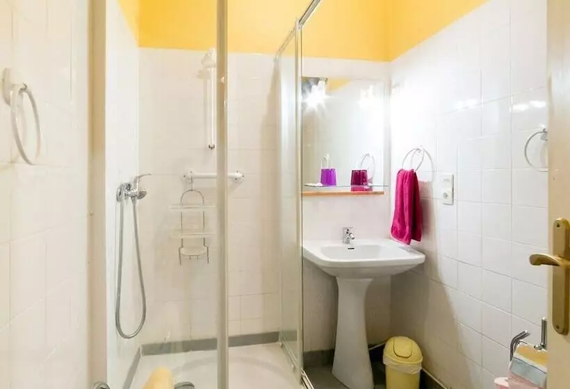 Aamiaismajoitus (B&B) Les 2 Lions