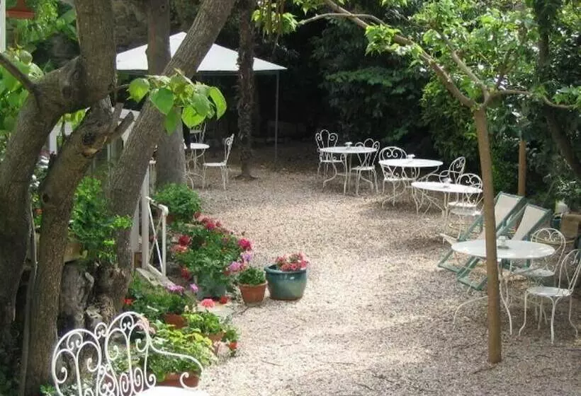 Aamiaismajoitus (B&B) Les 2 Lions