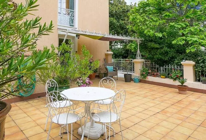 Aamiaismajoitus (B&B) Les 2 Lions