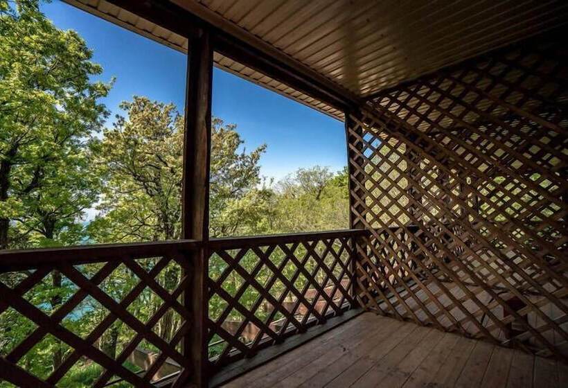 בית מלון כפרי Green Wood